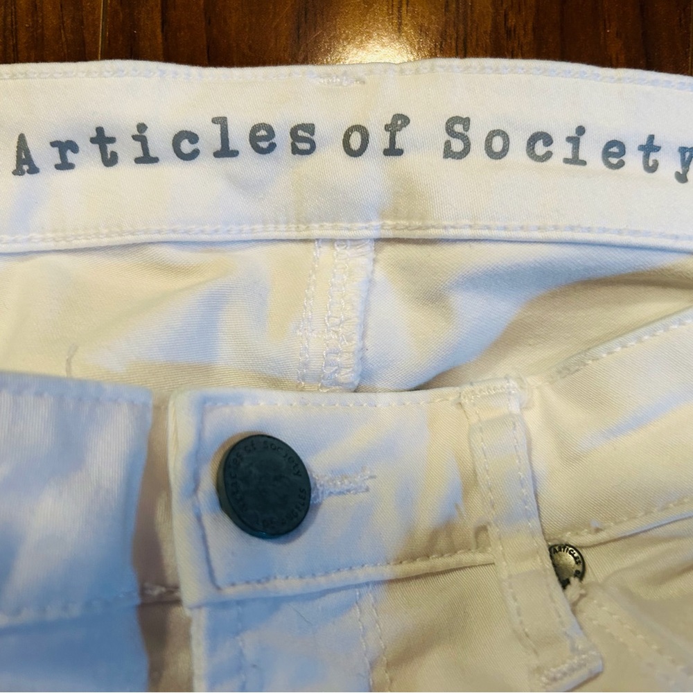 White slim jeans with some stretch. - Picture 4 of 7